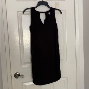 Sleeveless V neck black tunic mini
